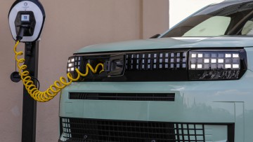 Umfrage: Fast jedem Zweiten sind E-Autos zu teuer