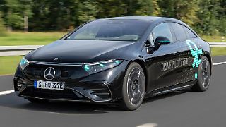 Mercedes testet türkises Leuchten auf deutschen Straßen