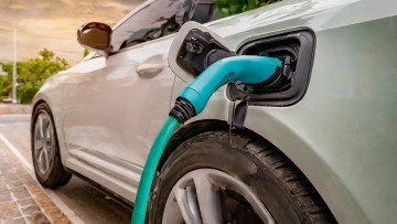 Studie zu V2G-Funktion: E-Autos als Energiepuffer und Geldquelle