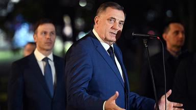 Warum nimmt niemand Dodik fest?