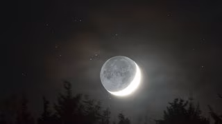 Wenn die Erde den Mond zum Leuchten bringt: Da Vinci Glow