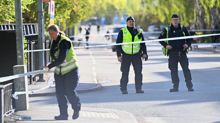 Jugendlicher freigelassen - drei neue Festnahmen