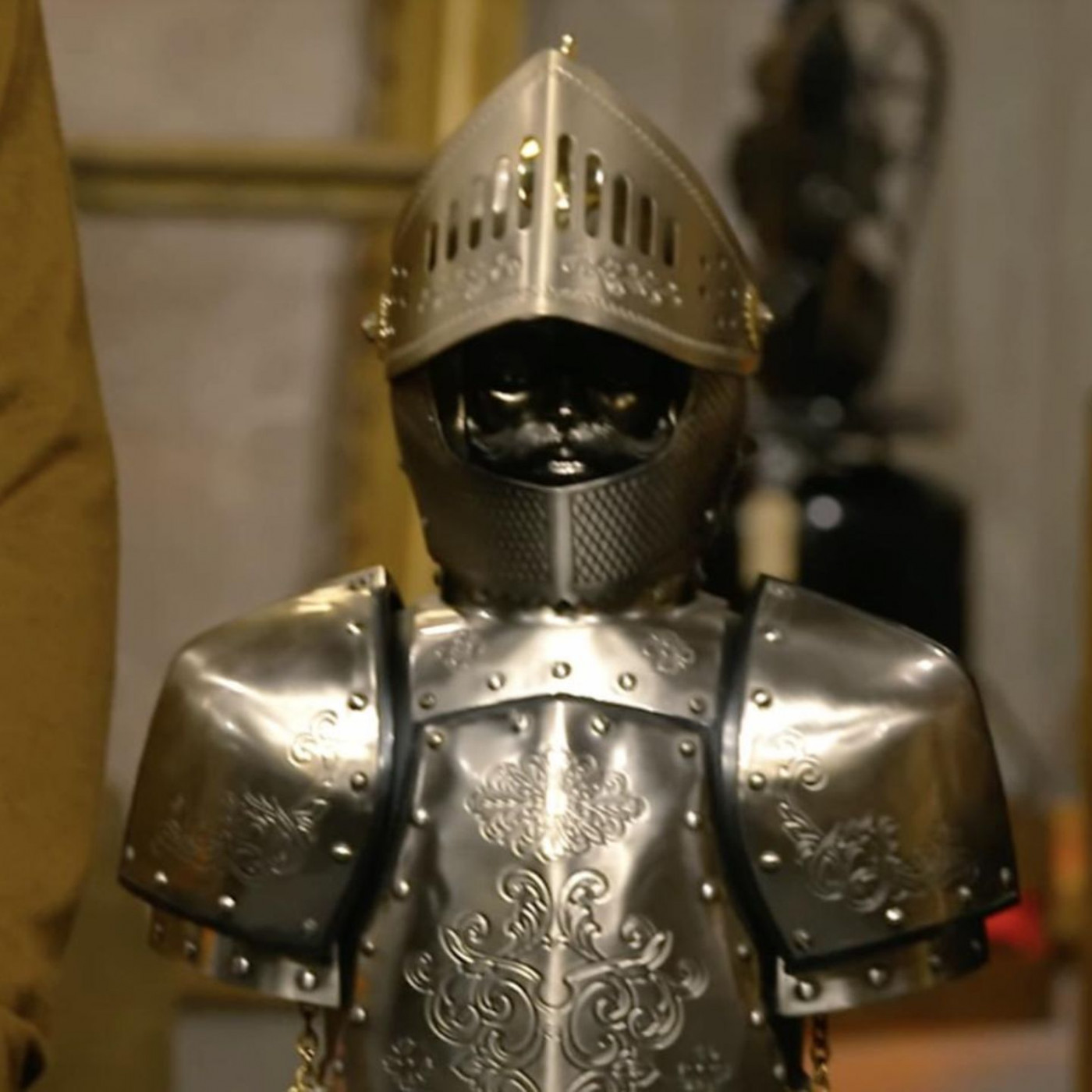 Dieser kleine Ritter ist in Wahrheit eine Minibar