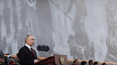 Putin rechtfertigt bei Weltkriegsgedenken den Ukraine-Krieg