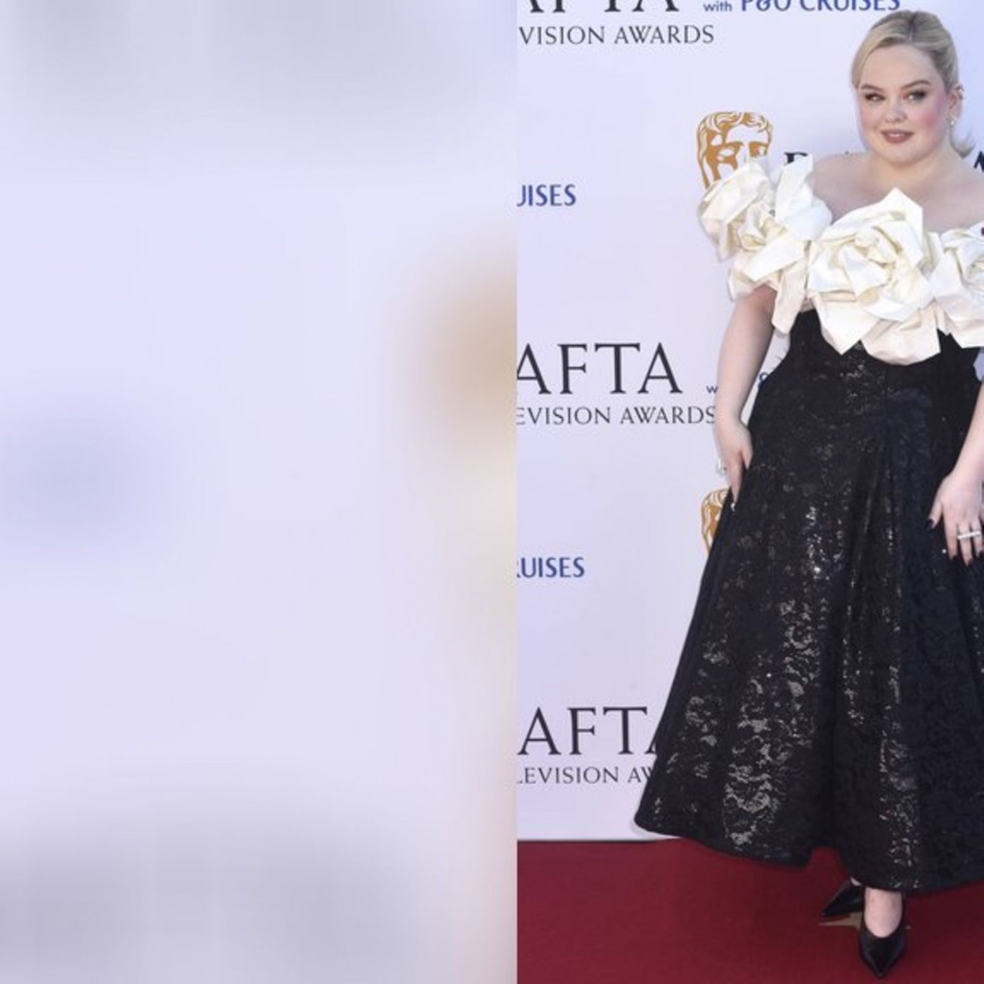 "Bridgerton"-Star zieht alle Blicke auf sich