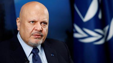 Chefankläger Khan legt Amt vorerst nieder
