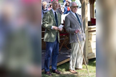 Charles genießt Turnier mit Prinz Edward