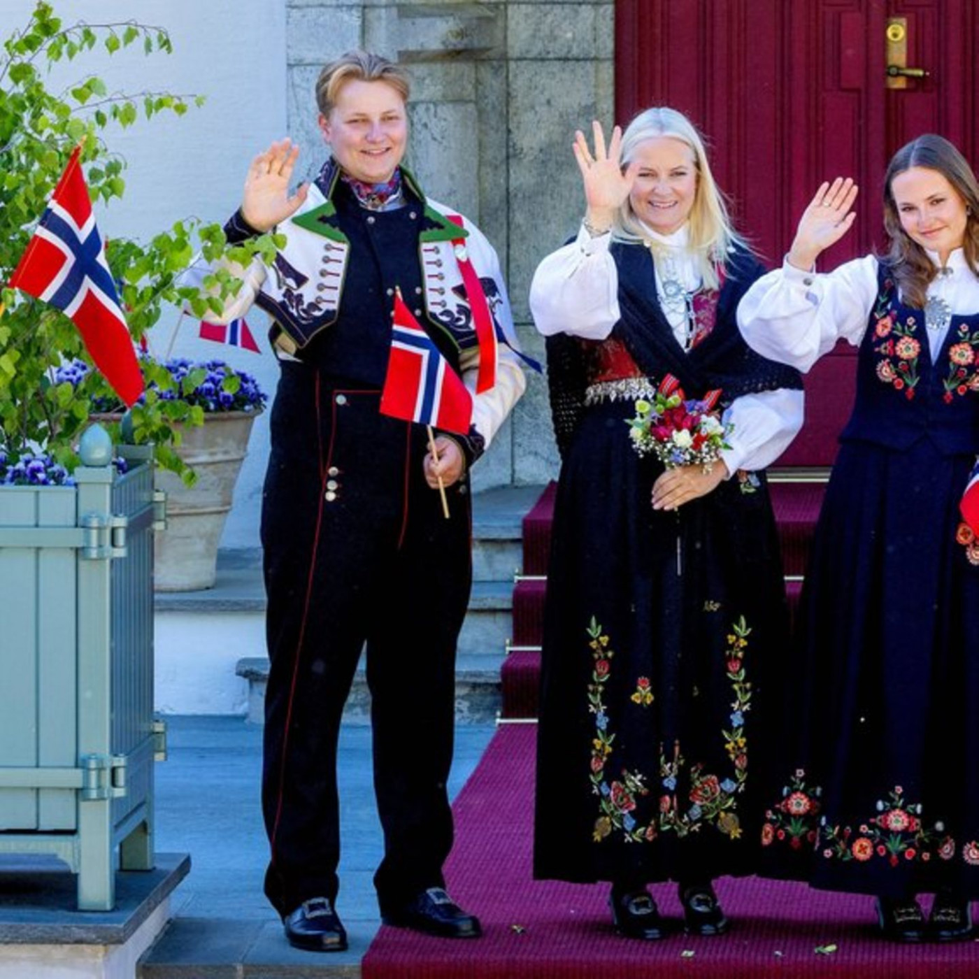 Familie zeigt Einigkeit zum Nationalfeiertag
