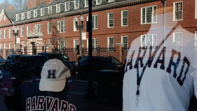 Wie die US-Regierung Harvard unter Druck setzt