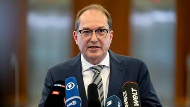 Dobrindt hält an Zurückweisungen fest