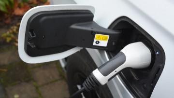 Neuzulassungen im Mai: Elektro-Boom hält weiter an