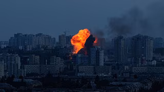 Russische Luftangriffe mit ballistischen Raketen – massive Schäden in Kiew