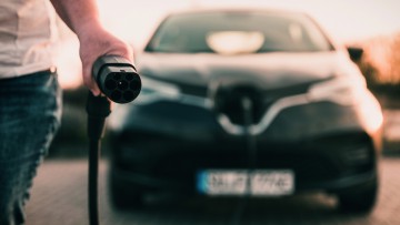 Technologie: Teststrecke für Elektroauto-Ladung während der Fahrt