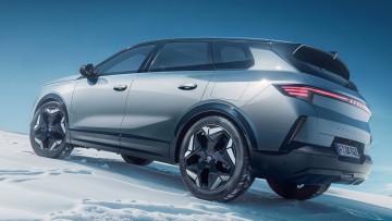 Opel Grandland Electric AWD: SUV fährt mit starkem Allradantrieb vor