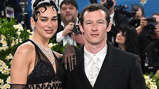 Dua Lipa bestätigt Verlobung