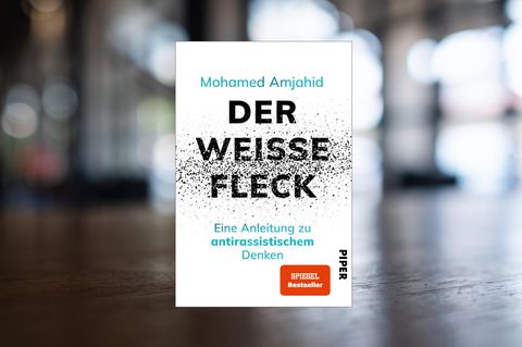 Dieses Buch liefert eine hilfreiche Anleitung zu antirassistischem Denken