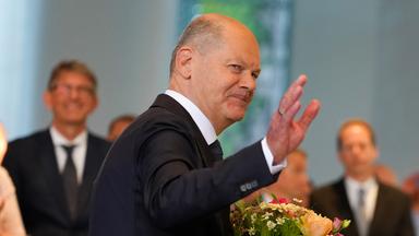 Acht Mitarbeiter für Scholz sind Opposition zu viel