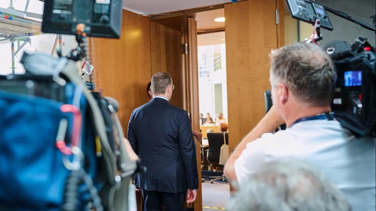 Opposition setzt Spahn im Maskenstreit unter Druck