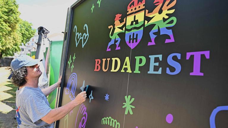 Orban zum Trotz - EU-Abgeordnete nehmen an Pride teil