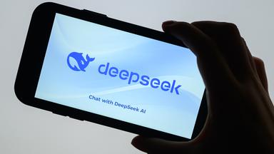 DeepSeek droht Rauswurf aus deutschen App-Stores