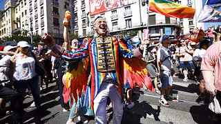 Zehntausende trotz Verbots auf Budapester Pride Parade