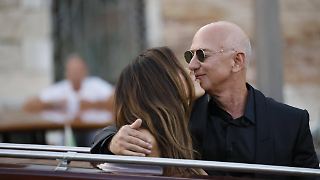 Jeff Bezos und Lauren Sánchez Bezos strahlen frischvermählt