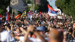 Zehntausende demonstrieren in Belgrad gegen Regierung