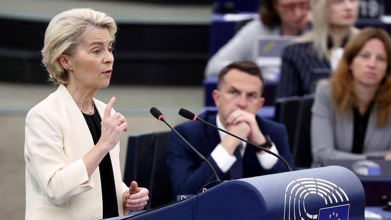 Heikle Fragen an von der Leyen im EU-Parlament