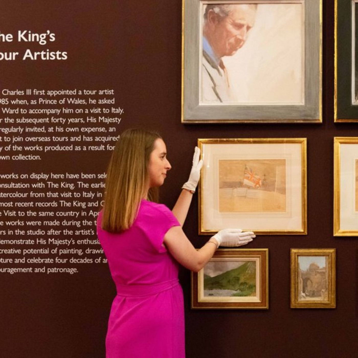 Monarch zeigt seine private Kunstsammlung