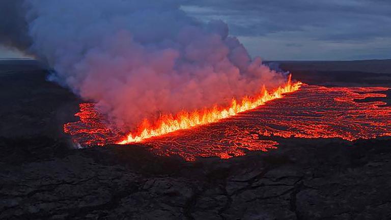 Lava, Rauch und Asche - Vulkanausbruch auf Island