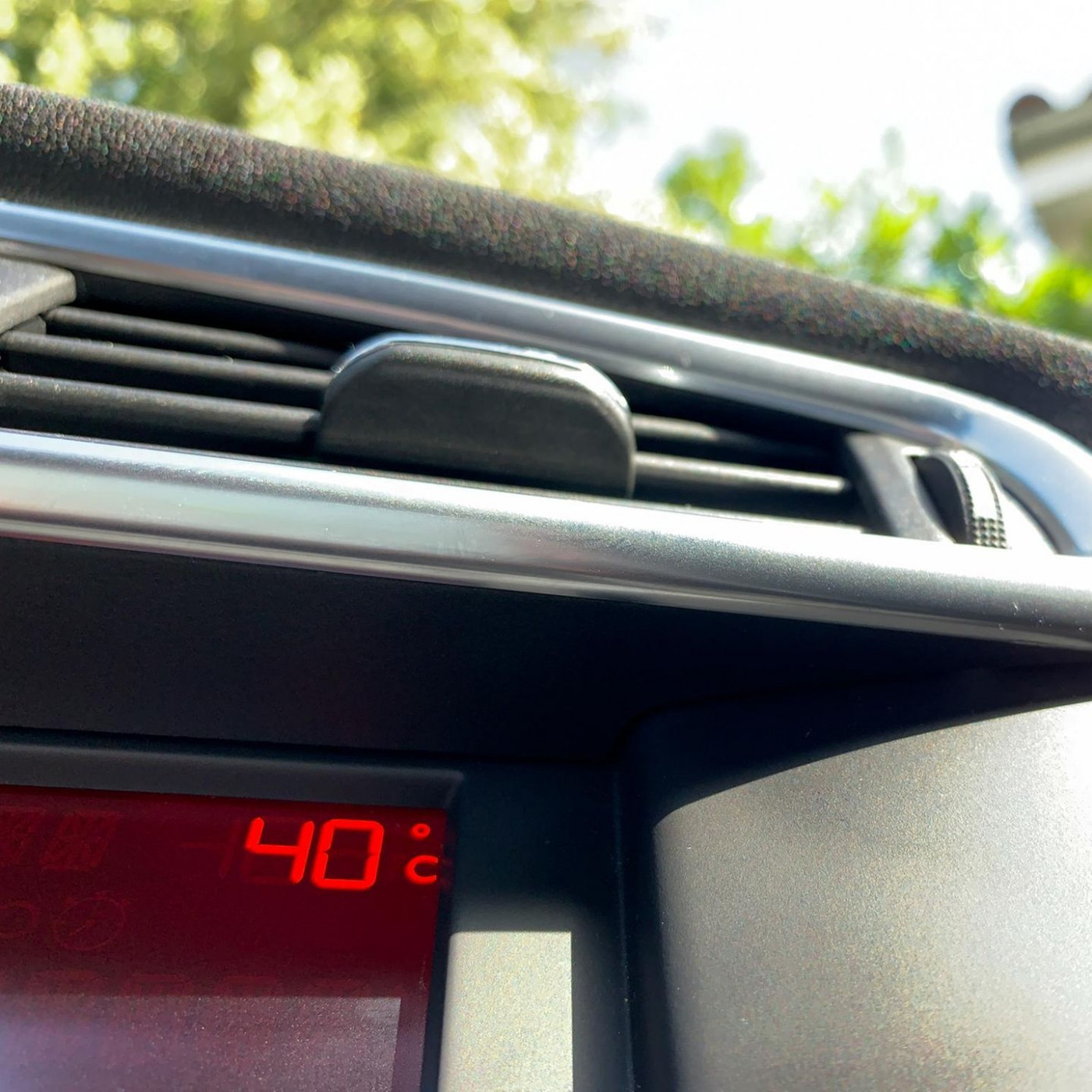 Hitzeschutz: Darum sollten Autofahrer immer ein Schattennetz dabei haben