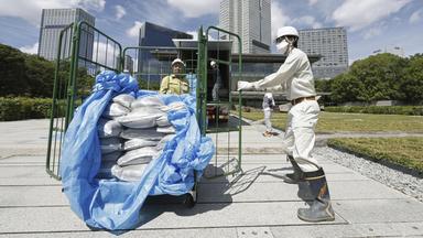 Fukushima-Erde zum Sitz des Premiers transportiert