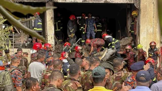 Flugzeug stürzt auf Schule in Bangladesch – mindestens 19 Tote
