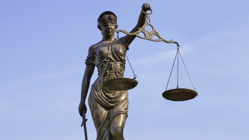 Keine Tempo-Sonderregel: Zusatzzeichen "Luftreinhaltung" gilt auch für E-Fahrzeuge