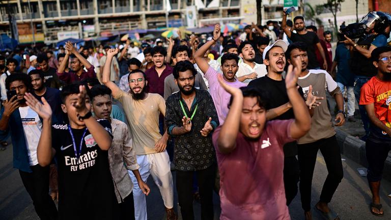 Wut und Trauer nach Flugzeugabsturz in Bangladesch