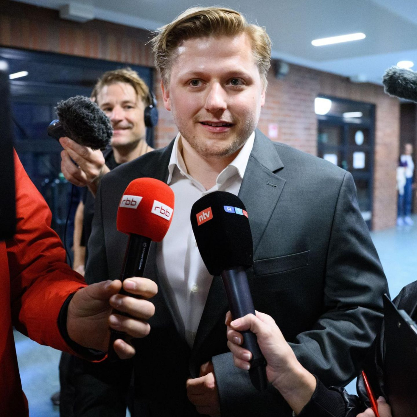 Ein Satiriker vor Gericht – doch den größten Lacher bekommt jemand anderes