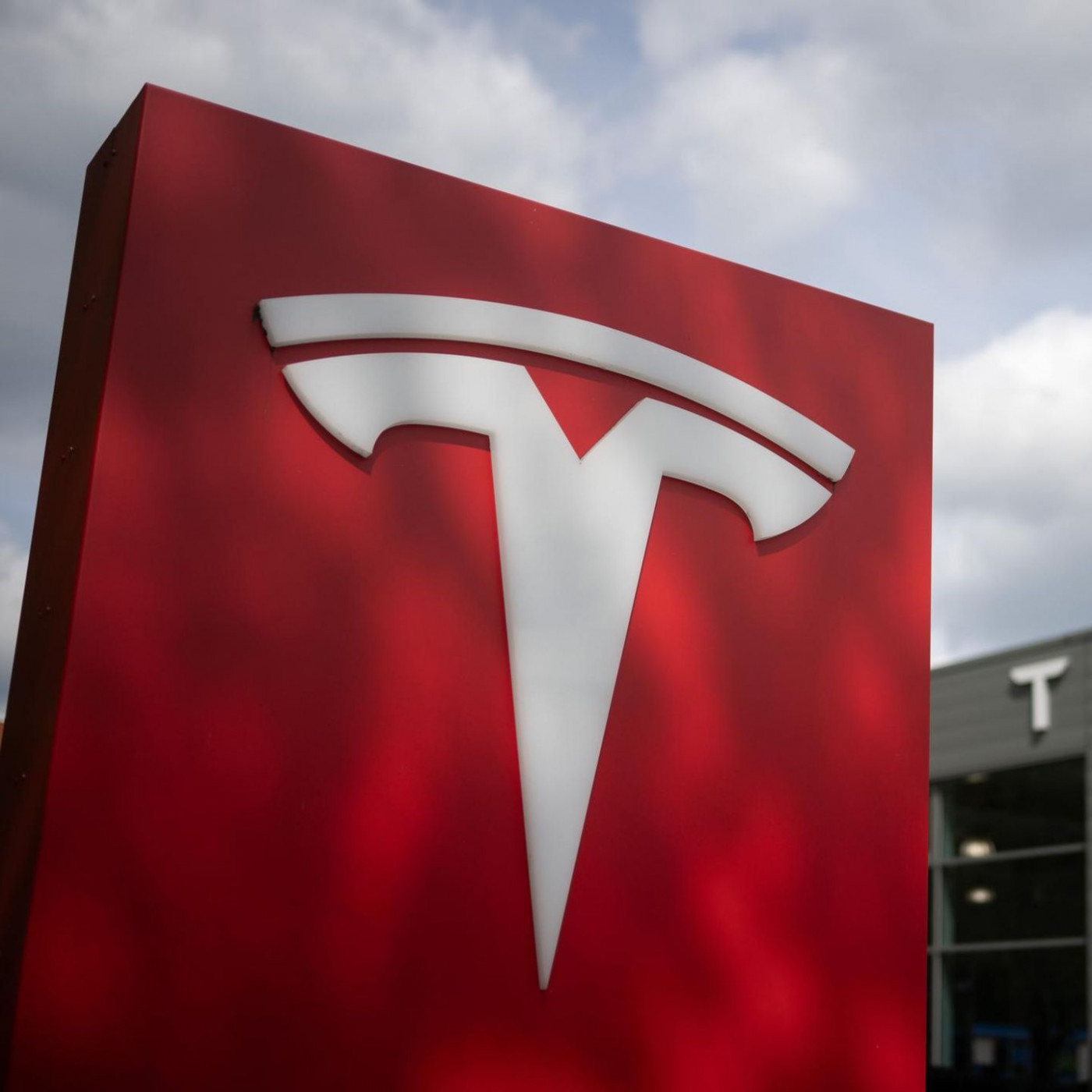 Weiter Talfahrt bei Tesla – Musk verspricht Robotaxi-Offensive