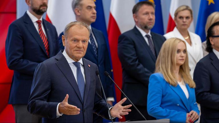 Tusk streicht fünf Ministerposten