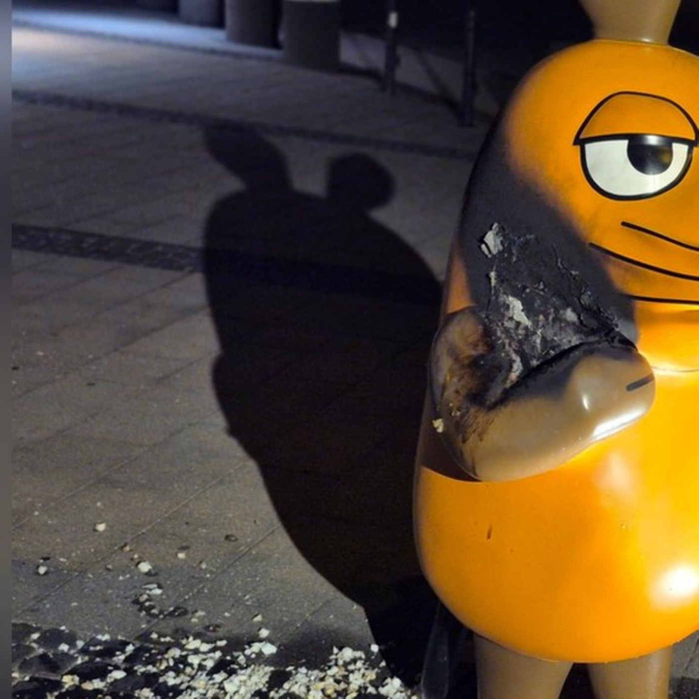 Statue der Maus in Brand gesetzt