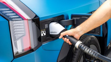 Fast sechs Millionen: E-Automarkt wächst wieder schneller