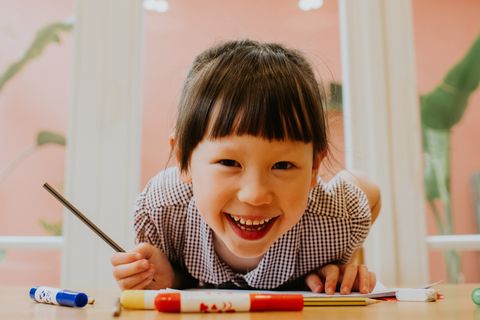 Ein Linguist räumt mit Mythen auf: Was macht Mehrsprachigkeit mit Kindern?