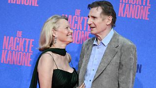 Liebesgerüchte um Pamela Anderson und Liam Neeson