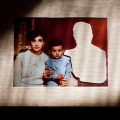 Ausgeschnitten: Wie eine Fotografin ihren verschollenen Vater aufspürte