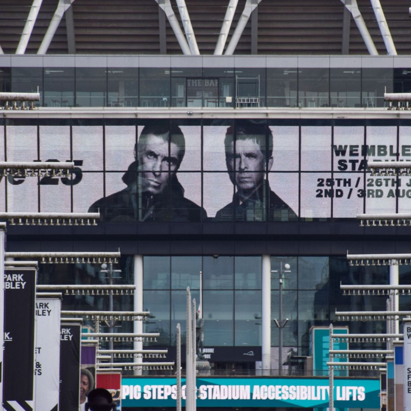 Fan stürzt bei Oasis-Konzert im Wembley-Stadion und stirbt
