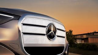 Mercedes enthüllt den Grill seines neuen Mittelklasse-SUV GLC