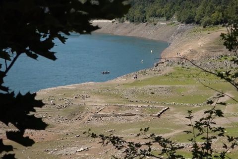 Historisches Niedrigwasser gibt "Edersee-Atlantis" frei