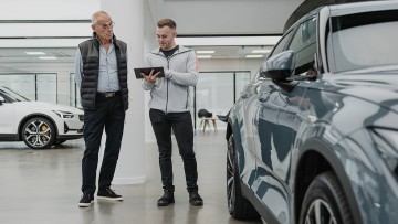 Umfrage zu E-Auto-Kauf: Probefahrt und Akku-Beratung enorm wichtig