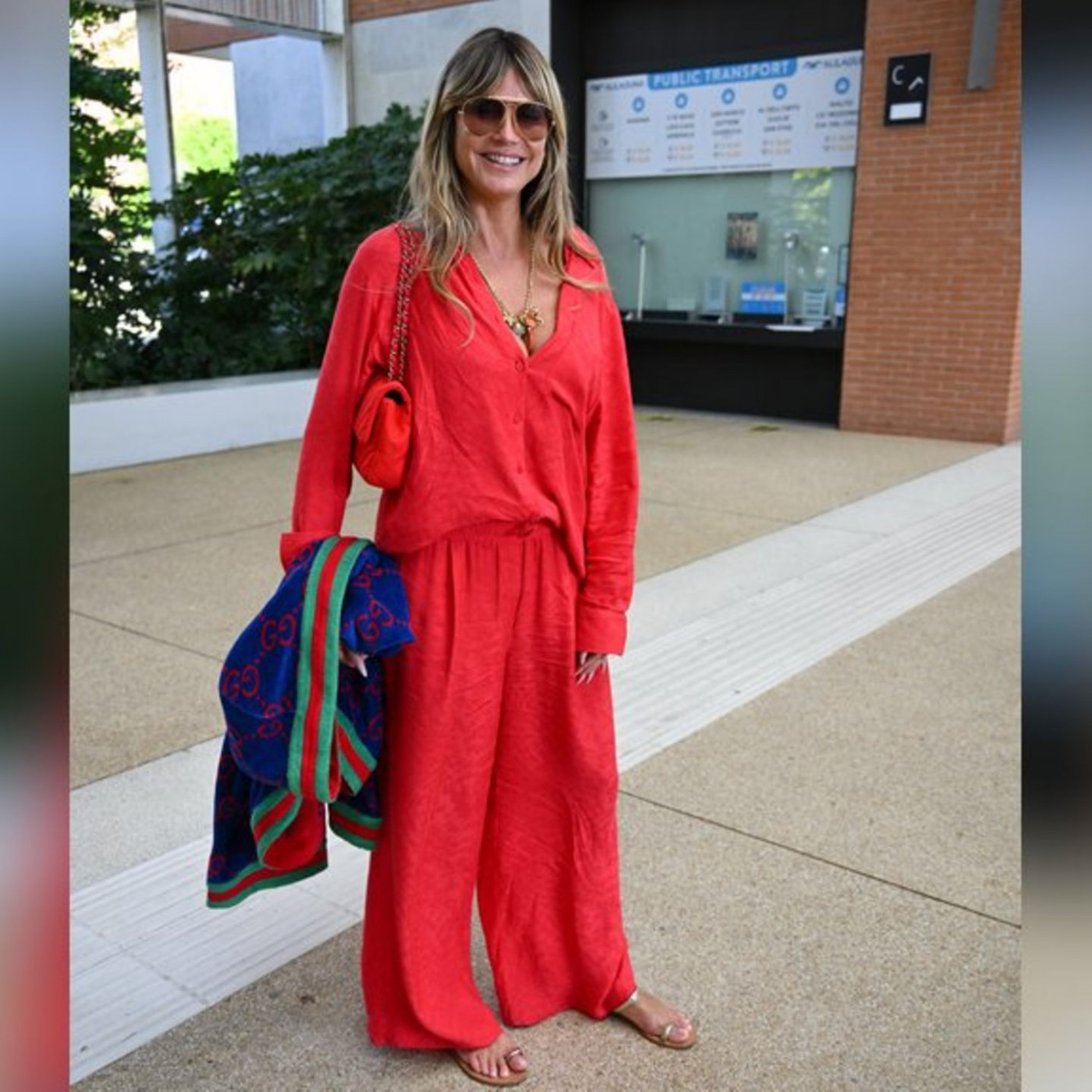 Heidi Klum wird im roten Look zum Hingucker