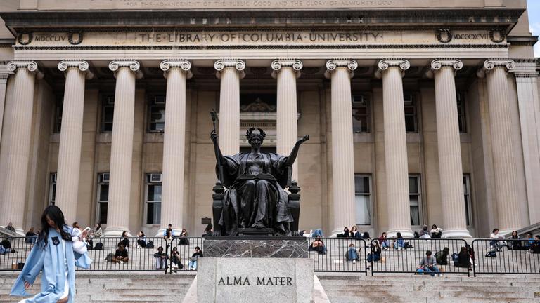 Eine Hochschule beugt sich Trump