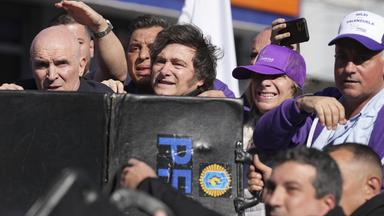 Argentiniens Präsident mit Steinen angegriffen
